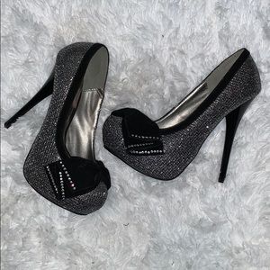 Black and Silver Round Toe Pump